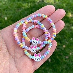 イースターのアクリル製ウサギとロンデルビーズのストレッチブレスレット（女の子用）  カラフル  5.51~5.91インチ（14~15cm）&nbsp;FS-WGB8062-01