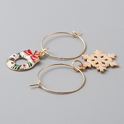 クリスマス亜鉛合金エナメルワイングラスチャーム  リースと雪の結晶とキャンディケインと手袋とベル  ミックスカラー  48~56mm  6個/セット&nbsp;AJEW-WH0342-70