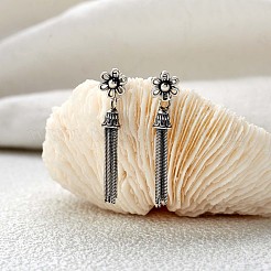 925 スターリングシルバーの花とタッセル ダングル スタッド ピアス 女性用  アンティークシルバー  31mm  ピン：1mm&nbsp;JE935A