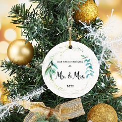 磁器のペンダントデコレーション  クリスマスのために  mr＆mrsとしての最初のクリスマスの言葉でフラットラウンド  ホワイト  71.5x4mm  穴：5mm&nbsp;HJEW-GF0001-15