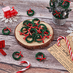 ポリエステルと鉄製のミニチュアクリスマスリース  マイクロ風景ドールハウスアクセサリー  小道具の装飾のふりをする  濃い緑  39x34x9mm&nbsp;AJEW-WH0609-182A