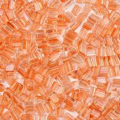 透明なスプレー塗装ガラスシードビーズ  三角形  サンゴ  6x5x4.3mm  穴：1.2mm  約2368個/ポンド&nbsp;SEED-L011-10A-08