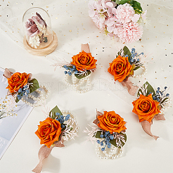 布製フラワー＆フォームリストコサージュ、プラスチックパール付き  花嫁またはブライドメイドのための手の花  結婚式  パーティーの装飾  ダークオレンジ  内径：1-7/8インチ（4.7cm）&nbsp;BJEW-WH0022-33A