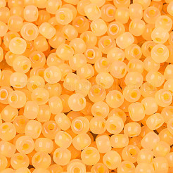 内側が透明なガラスシードビーズ6/0個。  ロンデル  丸い穴  オレンジ  4x3mm  穴：1.2~1.5mm  約6080個/ポンド&nbsp;SEED-N008-08S