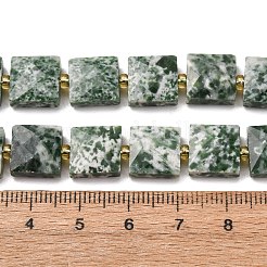 天然グリーンスポットジャスパービーズ連売り  多面カット  正方形  シードビーズで  10.5x10.5x4.5~5.5mm  穴：1mm  約31個/連  14.76~15.16''（37.5~38.5センチメートル）&nbsp;G-F839-A23-01