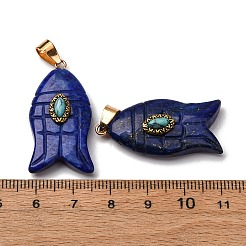 天然ラピスラズリと合成ターコイズの彫刻ペンダント  真鍮のバチ付き魚チャーム  ゴールドカラー  染め  35x17.5x7.5~8mm  穴：4.3x6.5mm&nbsp;G-Z084-01G-09