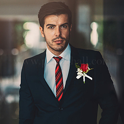 シルク布製イミテーションローズブートニア2個  シルクリボン付き  鉄のブローチ  男性または新郎の結婚式のため  パーティーの装飾  ファイヤーブリック  115~130x68~130mm&nbsp;AJEW-CP0008-47