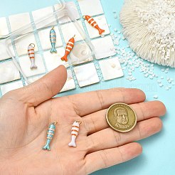 6個3色真鍮ペンダント  魚  エナメル  18KGP本金メッキ  カドミウムフリー＆鉛フリー  ラックめっき  長持ちメッキ  丸カン付き  ミックスカラー  24x6.5x3mm  穴：3.2mm  2個/カラー&nbsp;KK-CJ0005-67