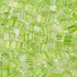 透明なスプレー塗装ガラスシードビーズ  三角形  芝生の緑  6x5x4.3mm  穴：1.2mm  約2368個/ポンド&nbsp;SEED-L011-10A-06