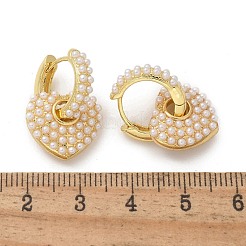 ラックメッキ真鍮ハートダングルフープピアス、abs模造パールビーズ付き  16KGP本金メッキ  23x15mm&nbsp;EJEW-R152-06G