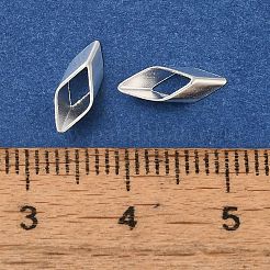 真鍮製ビーズ  鉛フリー＆カドミウムフリー  斜めの菱形  925銀メッキ  10.5x4.5x2.5mm  穴：7x3mm&nbsp;KK-K383-18B-S
