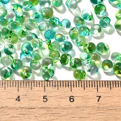 透明ベーキングペイントガラスシードビーズ  ツートン  フリンジティアドロップビーズ  春の緑  5.5x4.5x3.5mm  穴：1.2mm  約2812個/ポンド&nbsp;SEED-P006-02B-16