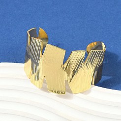 女性用304ステンレススチールカフバングル  イオンプレーティング（ip）  18KGP本金メッキ  内径：2-1/8x2-3/8インチ（5.5x6cm）&nbsp;BJEW-Z097-09G