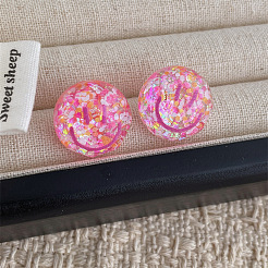 透明なアクリル製の笑顔のスタッドピアス（スパンコール付き）  ショッキングピンク  18mm&nbsp;FS-WG0A61D-01