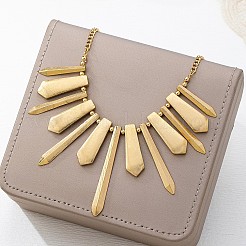 合金製スパイク付き扇形ペンダントビブネックレス（女性用）  マットゴールドカラー  15.75インチ（40cm）&nbsp;WG621B7-01
