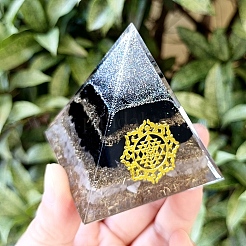 オルゴナイトピラミッド樹脂エネルギー発生器  レイキ天然水晶と黒曜石チップが内蔵されており、自宅やオフィスのデスクの装飾に最適です。  60mm&nbsp;PW-WG899BD-01