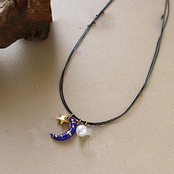 真鍮エナメルブルー三日月ペンダントブラック合成皮革コード2連ネックレス（女性用）  プラスチックパール付き  ゴールドカラー  16.93インチ（43cm）&nbsp;WG612AC-01
