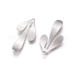 ラックメッキ真鍮チャーム  カドミウムフリー＆鉛フリー  長持ちメッキ  葉  プラチナ  35.5x17x0.5mm  穴：1.5mm&nbsp;KK-F804-13P