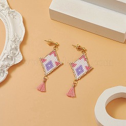 ひし形手作り織機模様ガラスシードダングルイヤリング  女性用ポリコットンタッセルスタッドピアス  ピンク  55mm  ピン：0.9mm&nbsp;EJEW-MZ00035