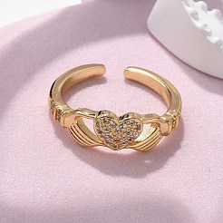 真鍮マイクロパヴェキュービックジルコニアカフリング  カドミウムフリー＆鉛フリー  手でハート  18KGP本金メッキ  7mm&nbsp;RJEW-C120-25G-02