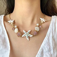 ボヘミアンサマー合金エナメルラインストーン＆プラスチックパールシェルシェイプヒトデリンクチェーンネックレス（女性用）  ゴールドカラー  ホワイト  21.26インチ（54cm）&nbsp;FS-WGAD57C-01
