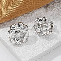 真鍮の花のスタッドピアス  鉛フリー＆カドミウムフリー  長持ちメッキ  ラックめっき  プラチナ  18x17mm&nbsp;EJEW-R016-17P