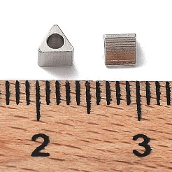 変色しない303ステンレススチールビーズ  三角形  ステンレス鋼色  3x3.5x3mm  穴：1.7mm&nbsp;STAS-Q302-07A-P