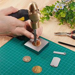 スクエアアイスチールアンビル作業台  ジュエリーベンチブロック  ジュエリー作成用のdiyツール  生（メッキなし）  6x6x1.5cm&nbsp;TOOL-WH0060-03B