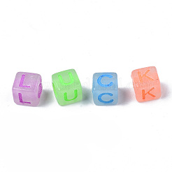 明るい透明なアクリルビーズ  暗闇で光る  文字付きのキューブ  ミックスカラー  6x6x6mm  穴：3.5mm&nbsp;X-LACR-N001-59