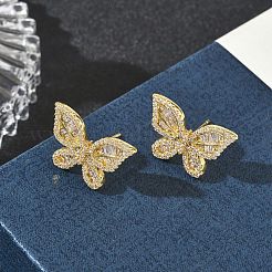真鍮とクリアキュービックジルコニアのスタッドピアス  蝶  18KGP本金メッキ  13.5x20.5mm&nbsp;KK-CBA36A2-11G