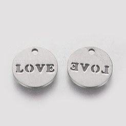 変色しない304ステンレススチールチャーム  ワード「love」を刻まれたフラットラウンド  ステンレス鋼色  12x1mm  穴：1mm&nbsp;STAS-Q201-T052