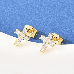 真鍮製マイクロパヴェキュービックジルコニアスタッドピアス  クロス  長持ちメッキ  ラックめっき  鉛フリー＆カドミウムフリー  18KGP本金メッキ  透明  8.5x7mm&nbsp;EJEW-F405-19B-G