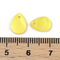 スプレー塗装された天然淡水貝のティアドロップチャーム  きいろ  10x7~7.5x1.5~1.8mm  穴：1.2mm&nbsp;LS-SHEL-K006-47C