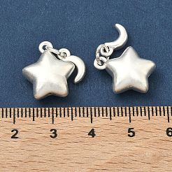 月のチャームが付いた上質な銀製の大きな星  スタンプ999個付き  マットシルバーカラー  16x13.5x6.5mm  丸カン：5.8x1ミリ  4mm内径&nbsp;STER-A050-11MS