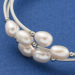 3ループの真鍮と天然淡水パールビーズのラップブレスレット（女性用）  桃パフ  内径：2インチ（5.2cm）&nbsp;BJEW-F470-04S-01
