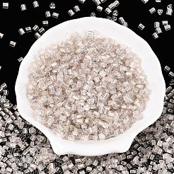 内側が透明なガラスシードビーズ6/0個。  三角形  透明  3.5x3.5x3.5mm  穴：0.9mm  約4500個/ポンド&nbsp;SEED-N006-003A