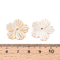 天然の黄色い貝殻の彫刻ペンダント  花のチャーム  貝殻色  20.5x20.5x2mm  穴：1.4mm&nbsp;BSHE-T014-11