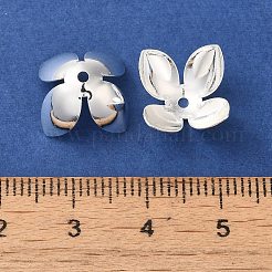 真鍮のフラワービーズキャップ  ニッケルフリー  4花びら  長持ちメッキ  銀  14.8x7.3mm  穴：1.4mm&nbsp;KK-K381-06B-S