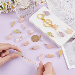 20 個の電気メッキ天然水晶ペンダント  ライトゴールドメッキの真鍮ワイヤーで包まれたつや消しナゲットチャーム  染め  ミックスカラー  30~35x7.5~15x6~18mm  穴：3~3.5mm  20個/セット&nbsp;PALLOY-AB00133