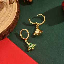 真鍮エナメルのクリスマスツリーフープピアス  キュービックジルコニア付き  ゴールドカラー  グリーン  30x12mm&nbsp;YN0293