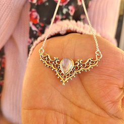女性用中空三角形合金とホワイト合成オパールペンダントネックレス  銀  15.75インチ（40cm）&nbsp;FS-WG91181-01