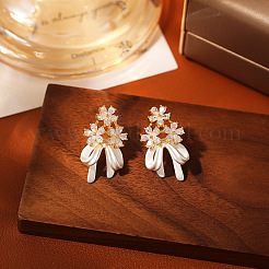 真鍮とクリアキュービックジルコニアのスタッドピアス  ちょう結びと花  ゴールドカラー  27x15mm&nbsp;WG312C6-01
