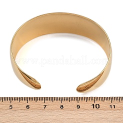 304ステンレススチール製カフバングル  女性用プレーンバングル  イオンプレーティング（ip）  18KGP本金メッキ  内径：2-1/4x1-7/8インチ（5.8x4.75cm）&nbsp;BJEW-L709-02G