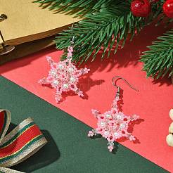 クリスマス スノーフレーク ガラスシード編み込み ダングル イヤリング  模造真珠ビーズ  ピンク  61x35mm&nbsp;EJEW-MZ00236-03