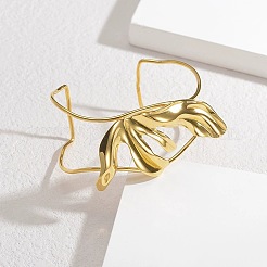 女性用304ステンレススチールカフバングル  花  くりぬく  18KGP本金メッキ  1-3/8インチ（3.4cm）  内径：1-3/4x2-3/4インチ（4.6x6.9cm）&nbsp;BJEW-M082-07G