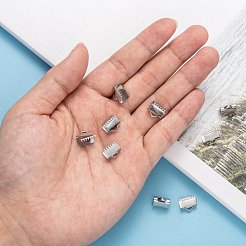 変色しにくい304ステンレススチールリボンカシメエンドパーツ  ステンレス鋼色  9x10.5mm  穴：1.5mm&nbsp;X-STAS-Q187-01