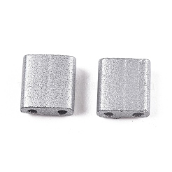 2穴ベーキングペイントガラスシードビーズ  正方形  銀  5x4.5~5.5x2~2.5mm  穴：0.5~0.8mm&nbsp;SEED-S023-17C-28