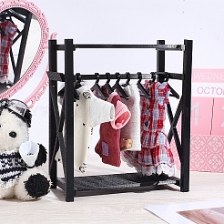 コートハンガー付きプラスチック製ミニクローゼット  ドールハウス家具アクセサリー  ブラック  81x150x180mm&nbsp;DOLL-WH0007-14B