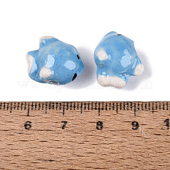 手作りの陶器ビーズ  手描き  ファミーユは磁器バラ  魚  ライトスカイブルー  14~15x16~18x11~13mm  穴：1~2mm&nbsp;PORC-Q008-07