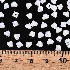 焼付塗装ガラスシードビーズ  多面カットハート  ホワイト  3.5x4.5x4.5mm  穴：1mm  約7620個/ポンド&nbsp;SEED-N007-30L